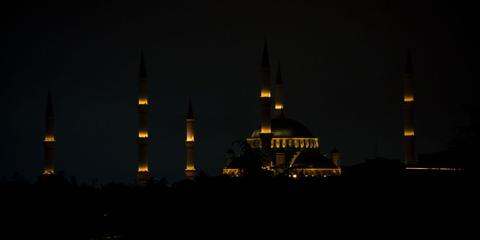 Masjid pada waktu malam isyak
